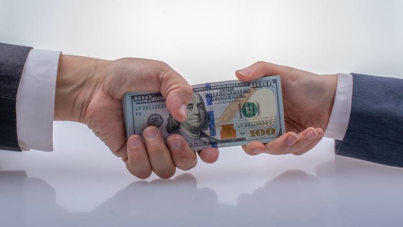 美元定存利率再跌,外资行降至“3字头”